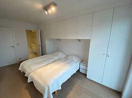 Seafront Palm Beach Stay