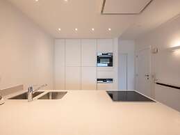 Spacious Seaside Apartment