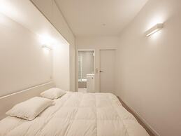 Spacious Seaside Apartment