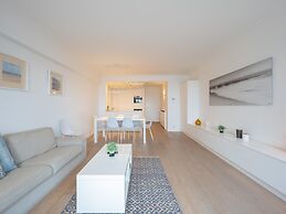 Spacious Seaside Apartment