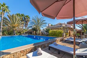 Country House With Swimming Pool
