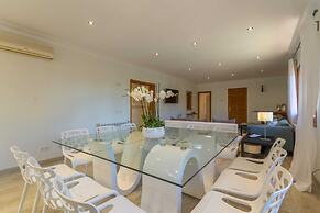 Country House With Swimming Pool