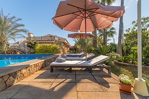 Country House With Swimming Pool