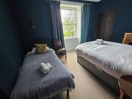 Modern Apartment - Quiet Location