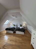 Modern Apartment - Quiet Location