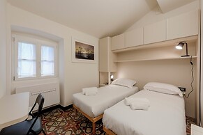 Bright 2BR flat moments from the beach