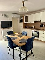 Holiday House Baska Hill