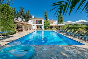 Villa Can Toni in Port de Pollen a