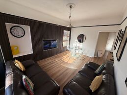 Ayr Town Centre Apartment - 3 Bedrooms