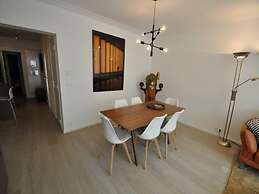 Modern 5th Floor Apartment