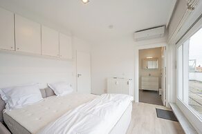 Stylish City-view Retreat