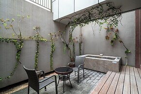 Yangzhou Seclusive Life Hot Spring Resort