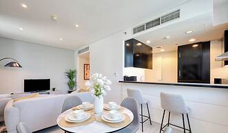 The Cosmopolitan Serene Living in a One Bedroom