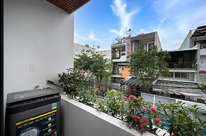 Saluton House