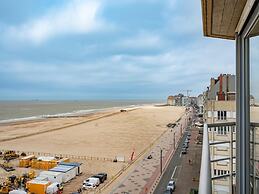 Spacious 9-guest Knokke Apt