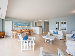 Spacious 9-guest Knokke Apt