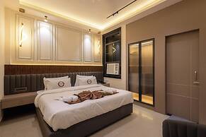 Deep Hotel