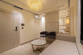 Deep Hotel