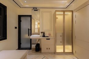 Deep Hotel