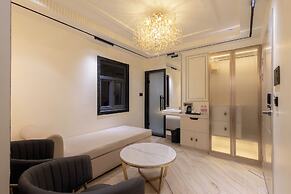 Deep Hotel