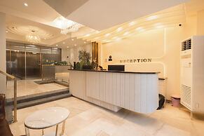 Deep Hotel