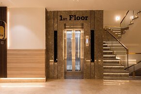 Deep Hotel