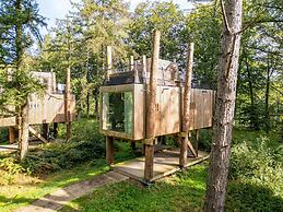 Treehouse in Tournai With Sauna & Forest Views