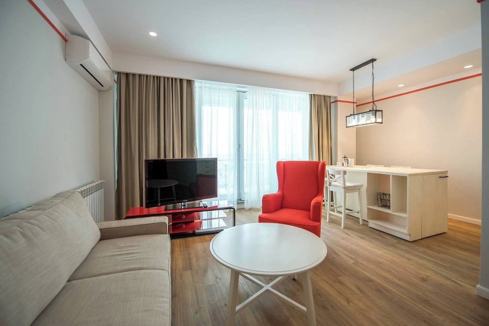Wave 1 Promenada Apartments