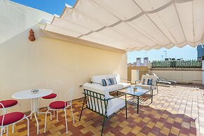 Traditional House With Private Terrace. Campamento