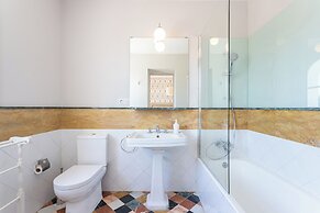 Traditional House With Private Terrace. Campamento