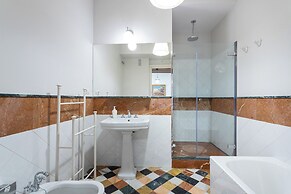 Traditional House With Private Terrace. Campamento