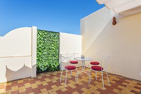 Traditional House With Private Terrace. Campamento