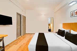 Spacious Comfort Stays Near Aerospace Museum