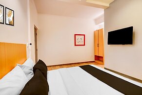 Spacious Comfort Stays Near Aerospace Museum