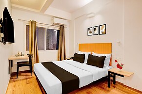 Spacious Comfort Stays Near Aerospace Museum