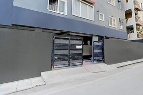 Spacious Comfort Stays Near Aerospace Museum