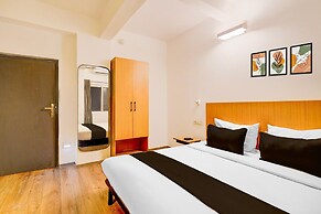 Spacious Comfort Stays Near Aerospace Museum
