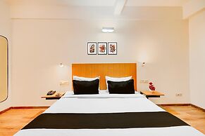 Spacious Comfort Stays Near Aerospace Museum