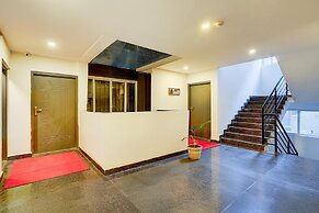 Spacious Comfort Stays Near Aerospace Museum