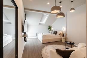 Oasis Luxe Boutique Suites by BQA
