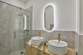 Saint Honore Luxury Apartment With AC