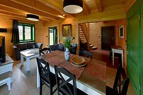 Comfortable Holiday Homes Right on the Lake
