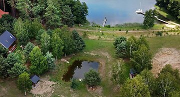 Comfortable Holiday Homes Right on the Lake