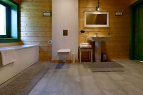 Comfortable Holiday Homes Right on the Lake