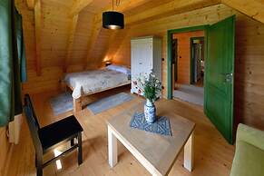 Comfortable Holiday Homes Right on the Lake