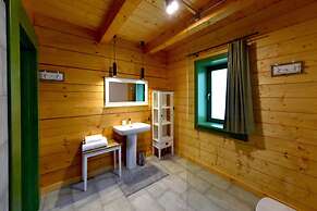 Comfortable Holiday Homes Right on the Lake