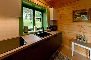 Comfortable Holiday Homes Right on the Lake