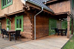 Comfortable Holiday Homes Right on the Lake