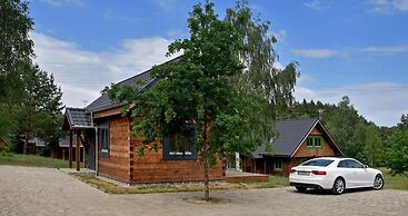 Comfortable Holiday Homes Right on the Lake