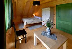 Comfortable Holiday Homes Right on the Lake